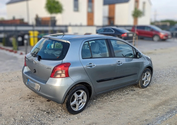 Toyota Yaris cena 11900 przebieg: 180387, rok produkcji 2008 z Łochów małe 254